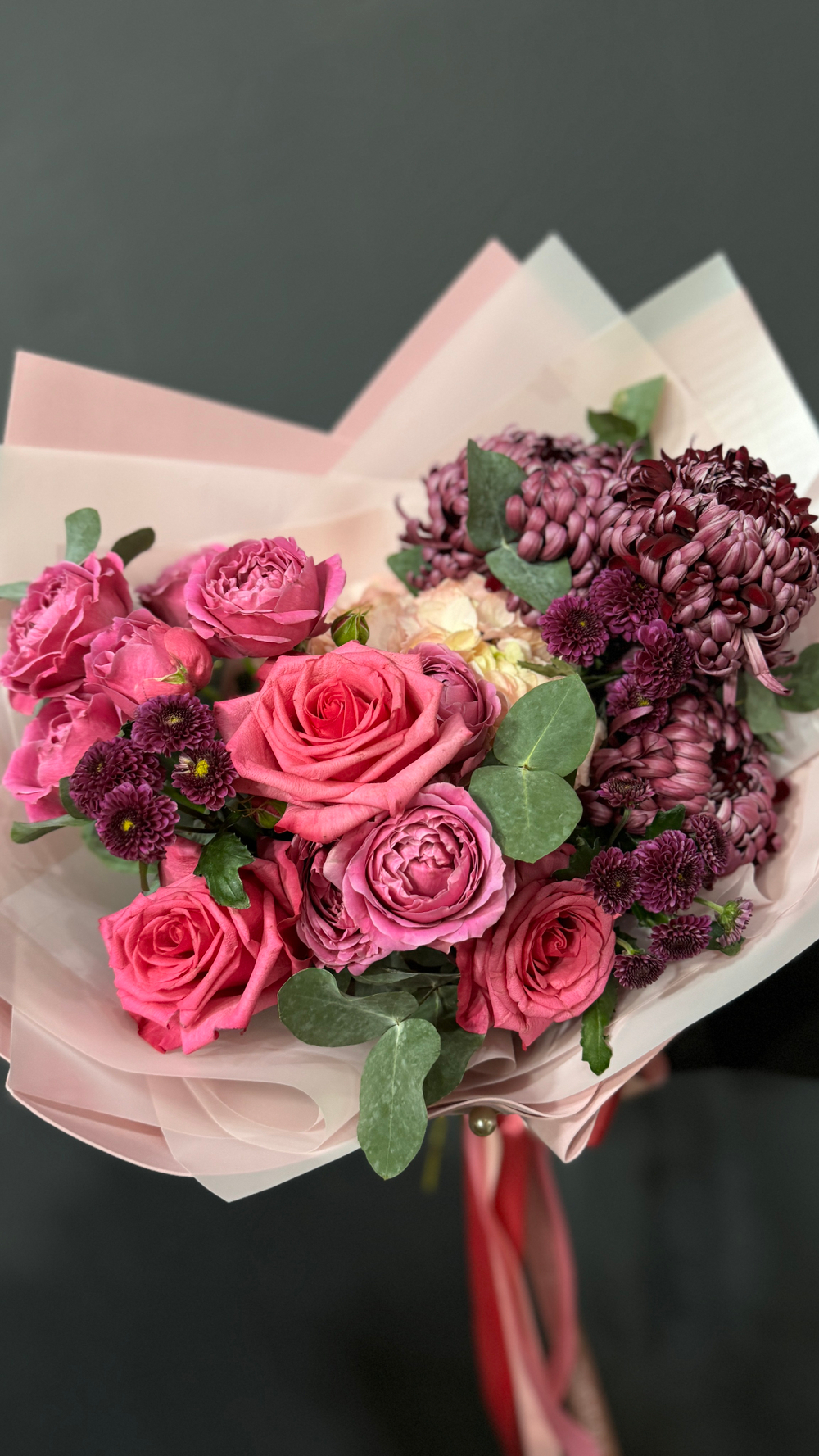 Яркий сборный букет в винных оттенках