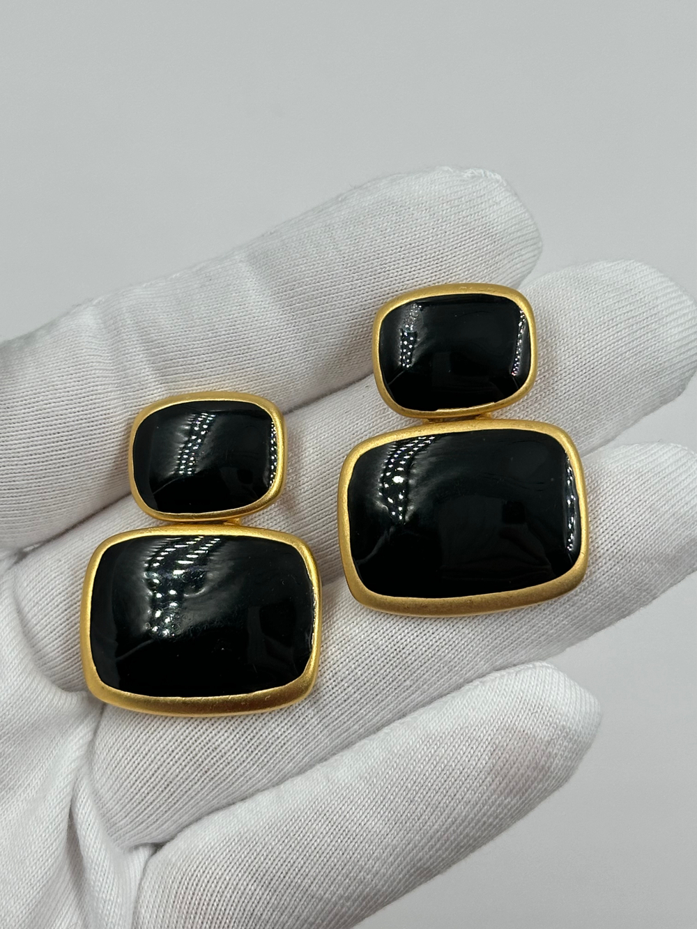 Серьги с чёрной эмалью