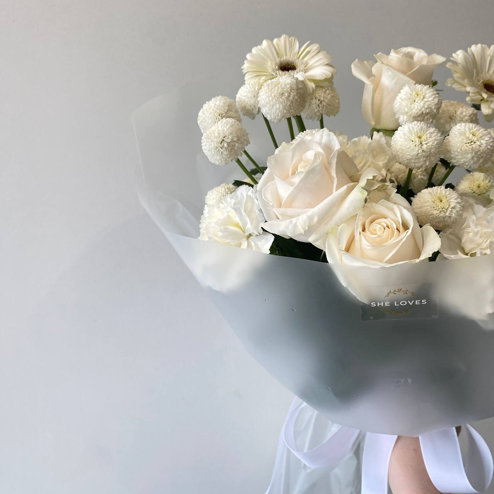 Белый букет с герберами