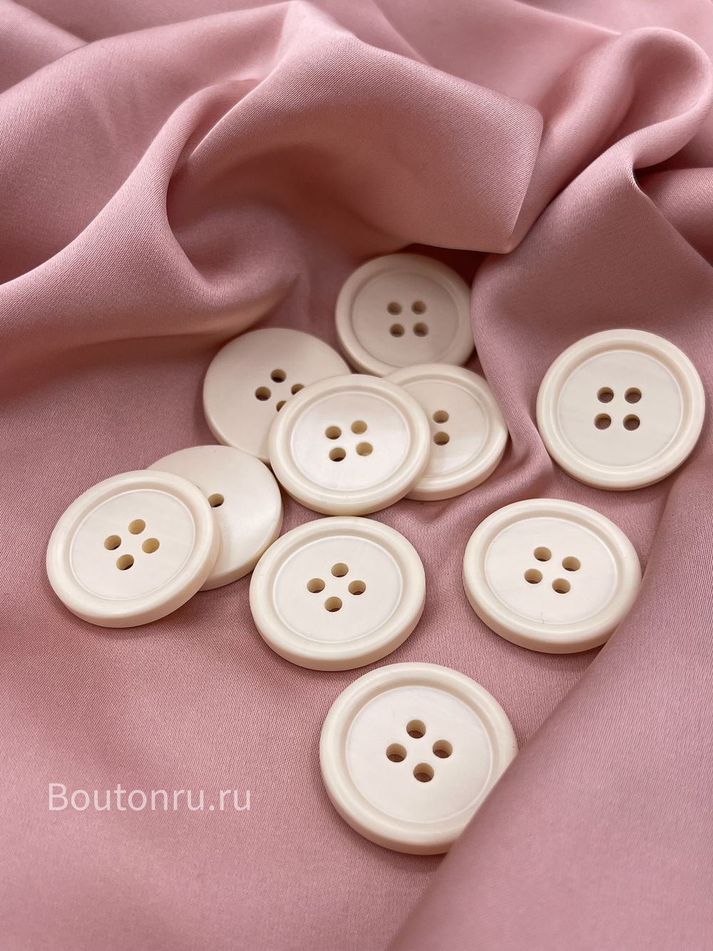 Пуговицы на прокол17 белые (молочные)