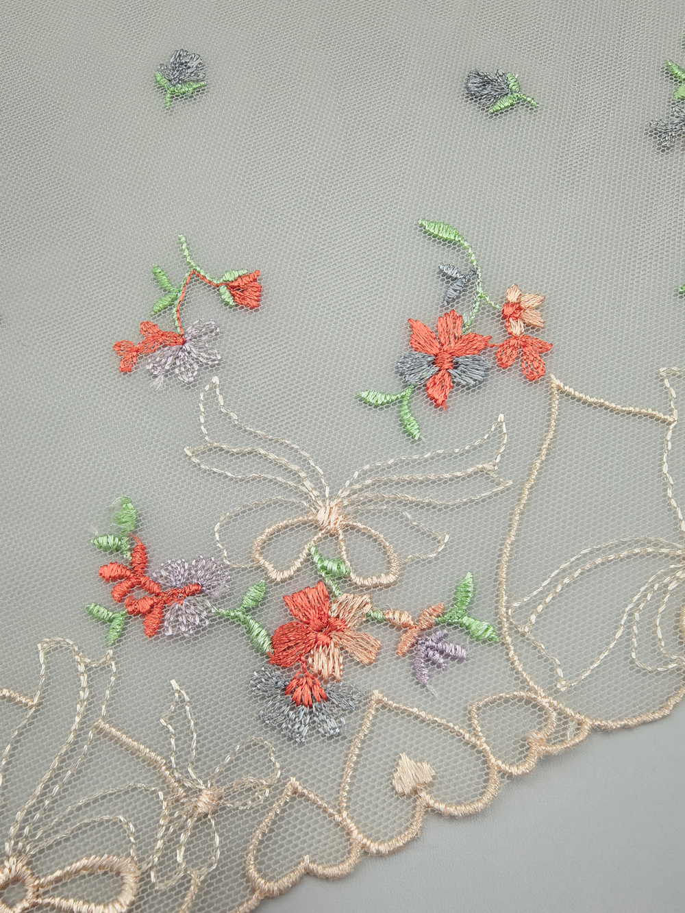 Вышивка на сетке персиково-бежевый/мультиколор К821 (30 см)