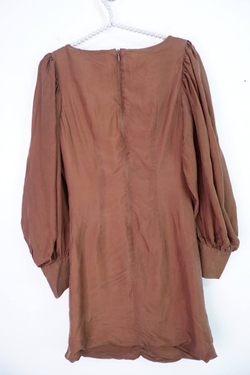 Платье Golovina просто роскошное по всем показателям, из шелка и в модном оттенке, на 42-44 размер