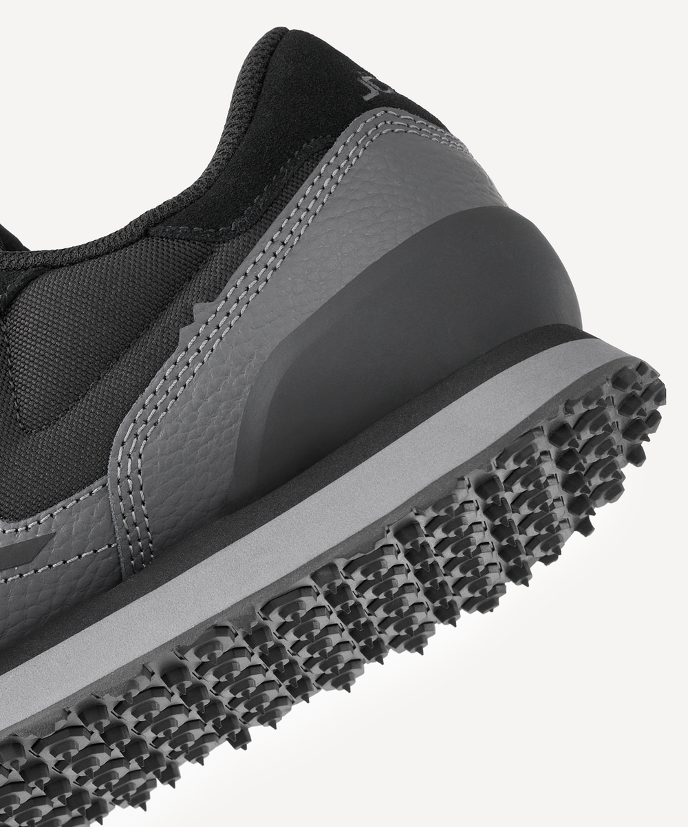 Кроссовки спортивные JÖGEL Vivo, черный/серый