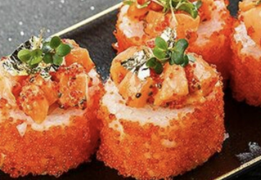 Ролл с тартаром из лосося