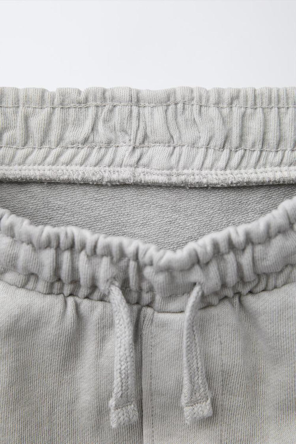 ZARA КРАШЕНЫЕ ШОРТЫ, СВЕТЛО-СЕРЫЙ