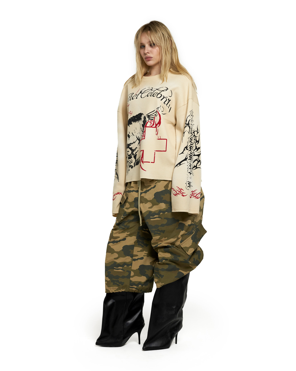 Internet Celebrity L. // Black-Red Print