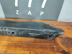 Брызговик передний правый Toyota Land Cruiser 300 21-нв Б/У Оригинал 5385360040