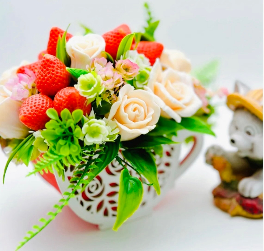 Чашка с клубникой (букет)