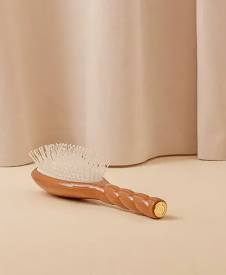 La Bonne Brosse N.04 The Miracle Detangling Scalp Brush