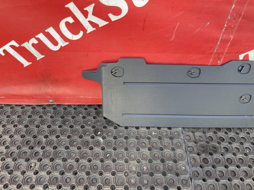 Накладка фары правая 2019 г.