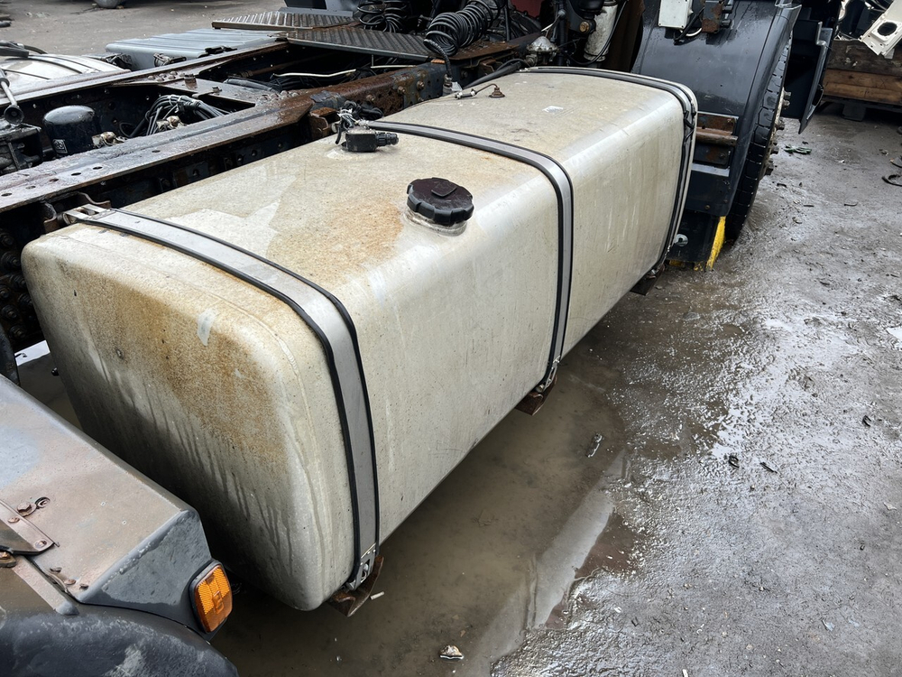 Бак топливный 700L