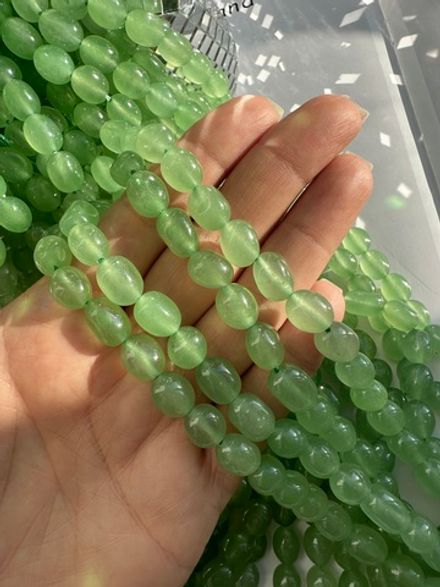 Нить бусин из тонированного кварца 8-9мм (галтовка)