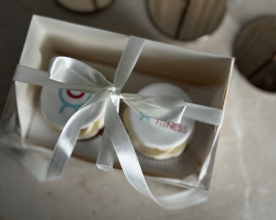 Капкейки с логотипом, печать на мастике, упаковка на 2 шт