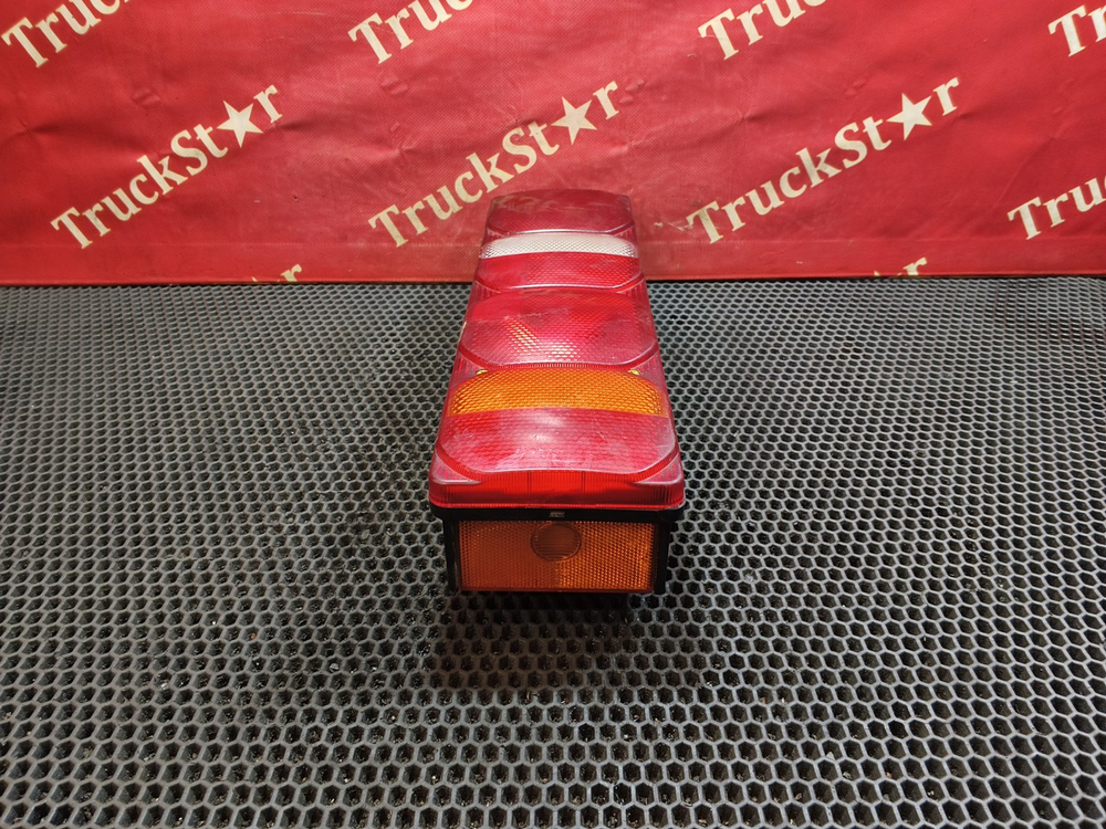 Фонарь задний правый 2022г