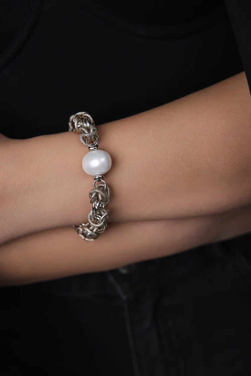 Браслет Византия с белым жемчугом Майорка, оттенок серебро