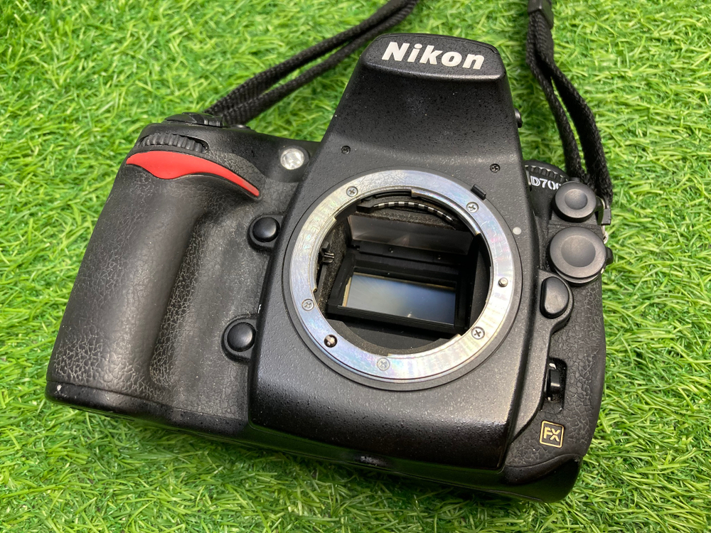 Nikon D700 (303.000 кадров)