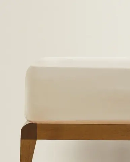 ZARA HOME (200 НИТЕЙ) НАТЯЖНАЯ ПРОСТЫНЯ ИЗ ХЛОПКА ПЕРКАЛЬ, ПЕСОЧНЫЙ