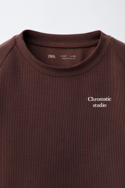 ZARA ФУТБОЛКА С КОНТРАСТНОЙ РЕЛЬЕФНОЙ НАДПИСЬЮ, БОРДОВЫЙ