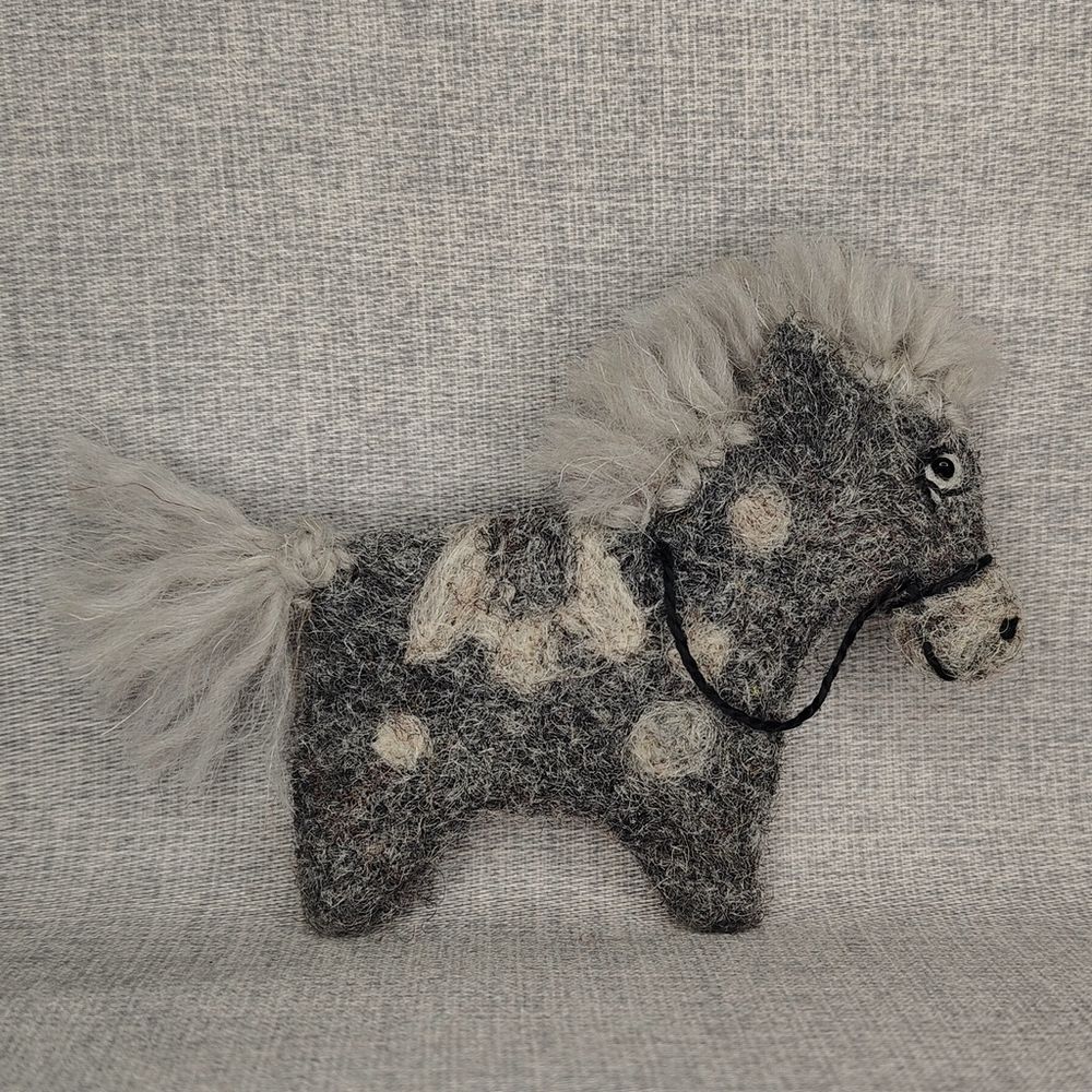 Авторская брошь/магнит Лошадка