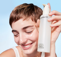 MAC Cosmetics  Hyper Real Fresh Canvas Cleansing Oil - нежное очищающее масло /   30  ml  / GTIN 773602682690
