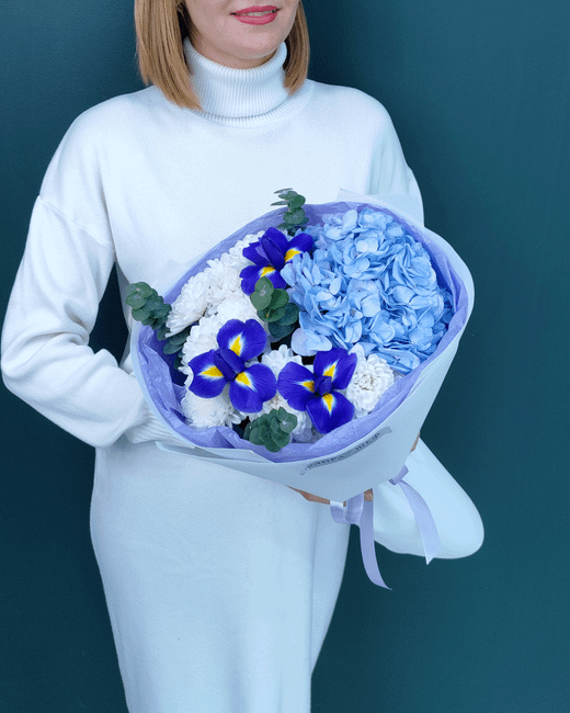 Букет из гортензии,ирисов и хризантемы(00456)