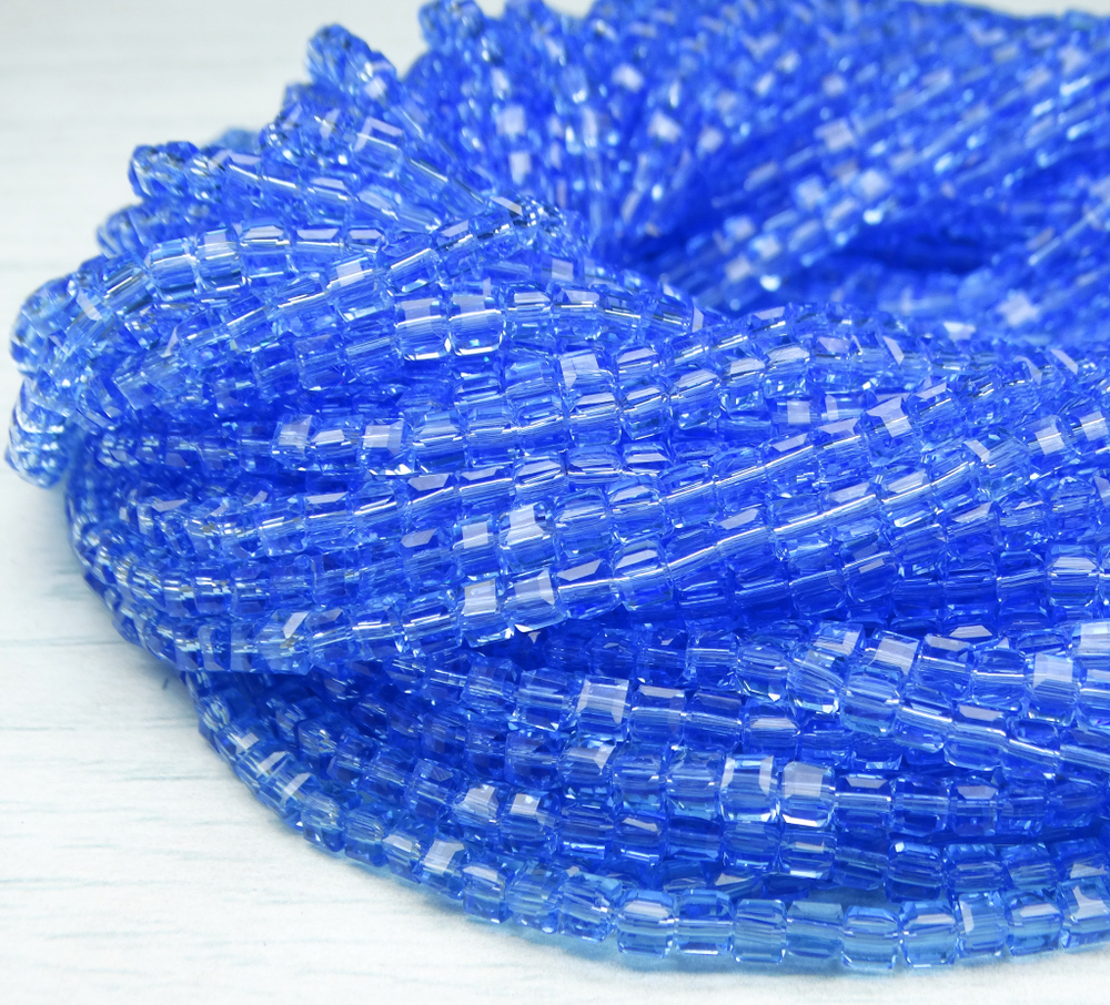 БВ017НН4 Хрустальные бусины квадратные, цвет: светло-голубой, размер 4 мм, кол-во: 44-45 шт.