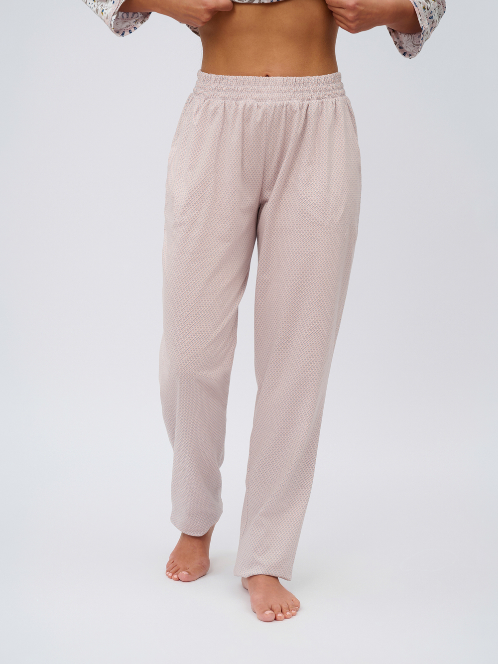 Пижама с брюками КБ-061/белый-версальскиецветы