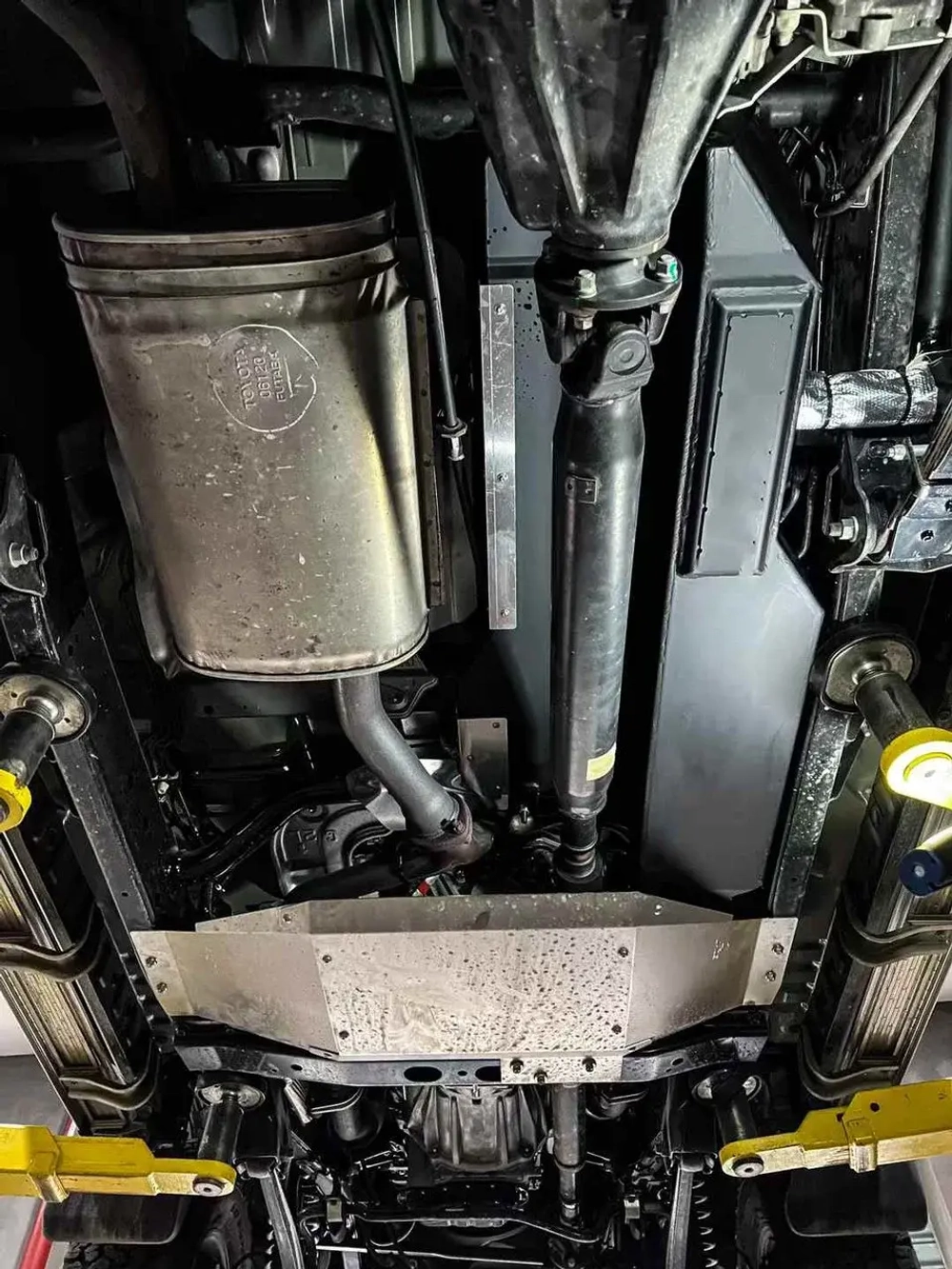 Дополнительный топливный бак на 50л для Toyota Land Cruiser 76 LC76 2024+ Тойота Крузер Крузак резервный бак