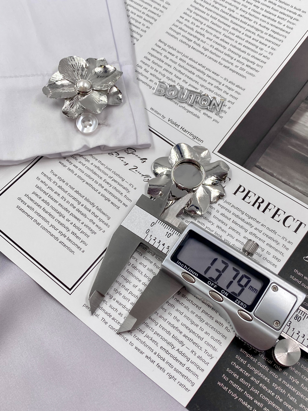 Накладка на пуговицу Цветок плоский серебристый