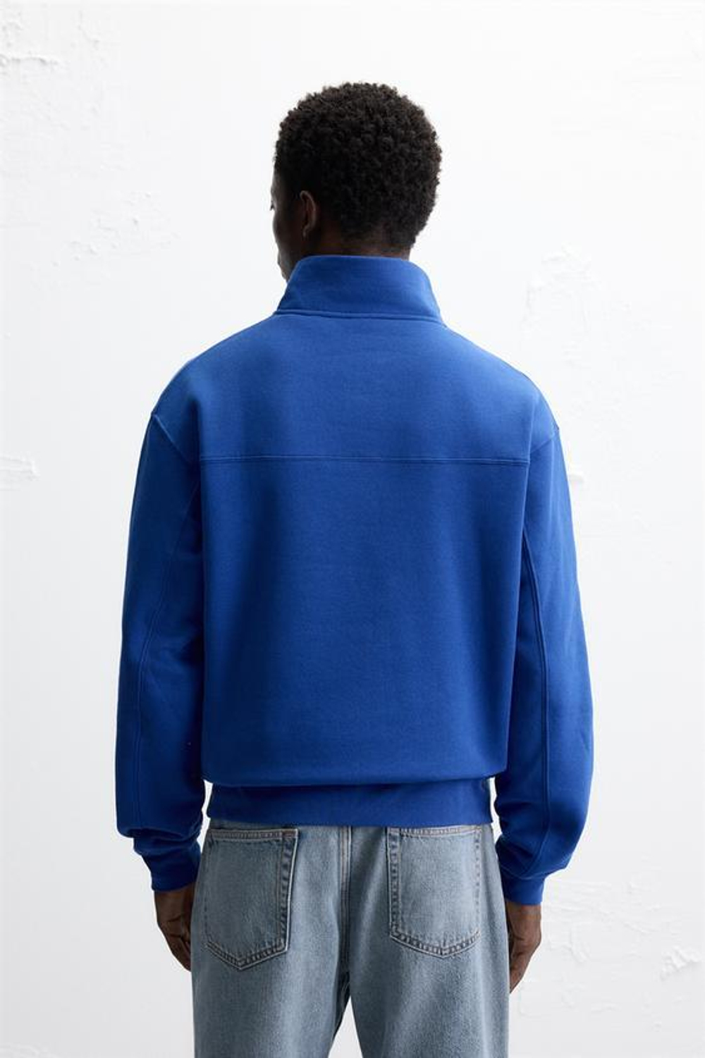 ZARA ТОЛСТОВКА С КОРОТКОЙ ЗАСТЕЖКОЙ-МОЛНИЕЙ, ЯРКО-СИНИЙ