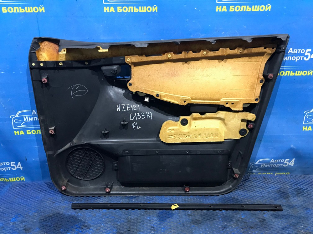 Обшивка двери TOYOTA ALLEX 2001-2006