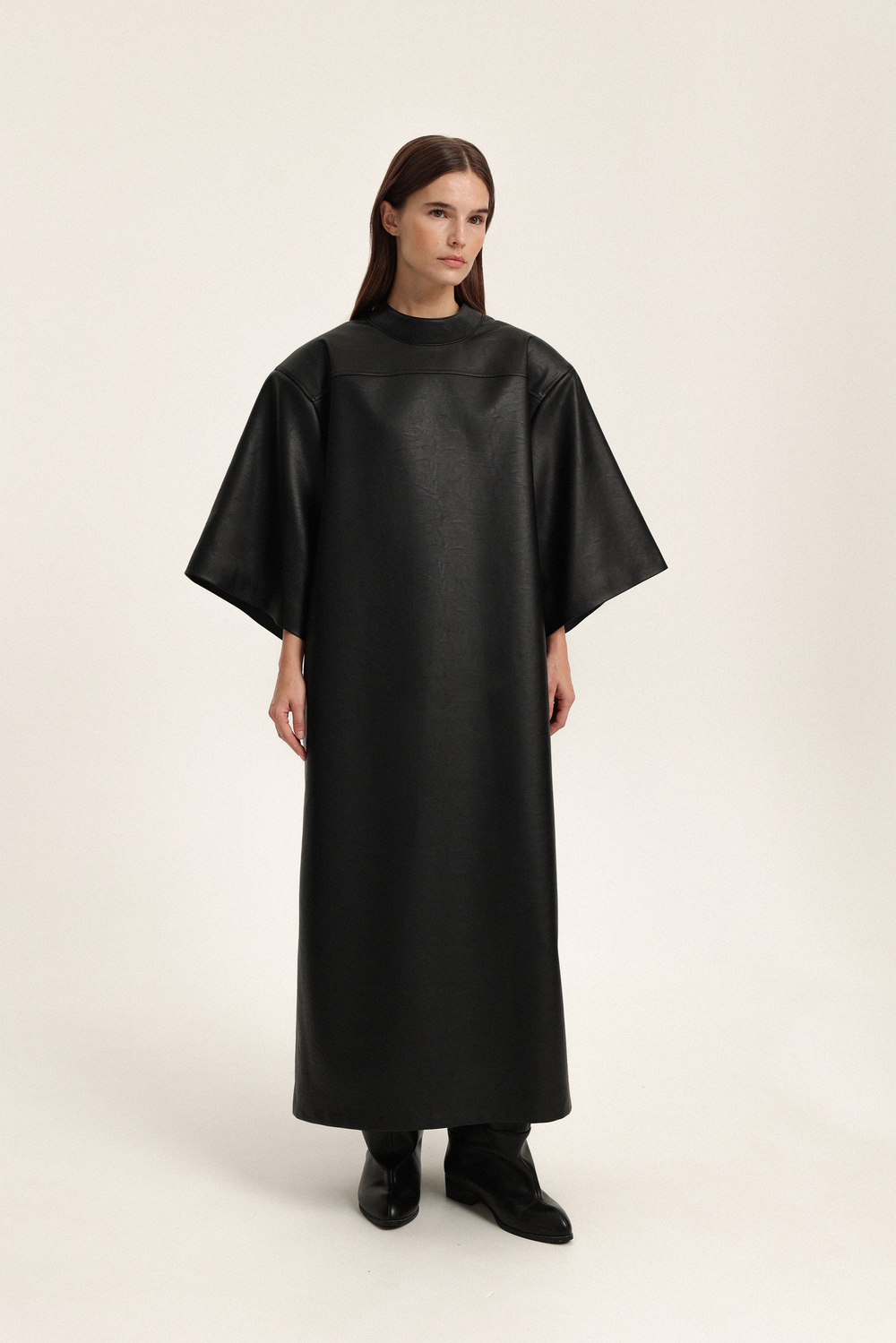 Платье-футболка из экокожи