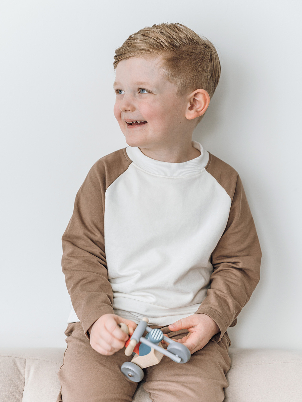 Свитшот с рукавом реглан Mjölk Экрю/Cocoa