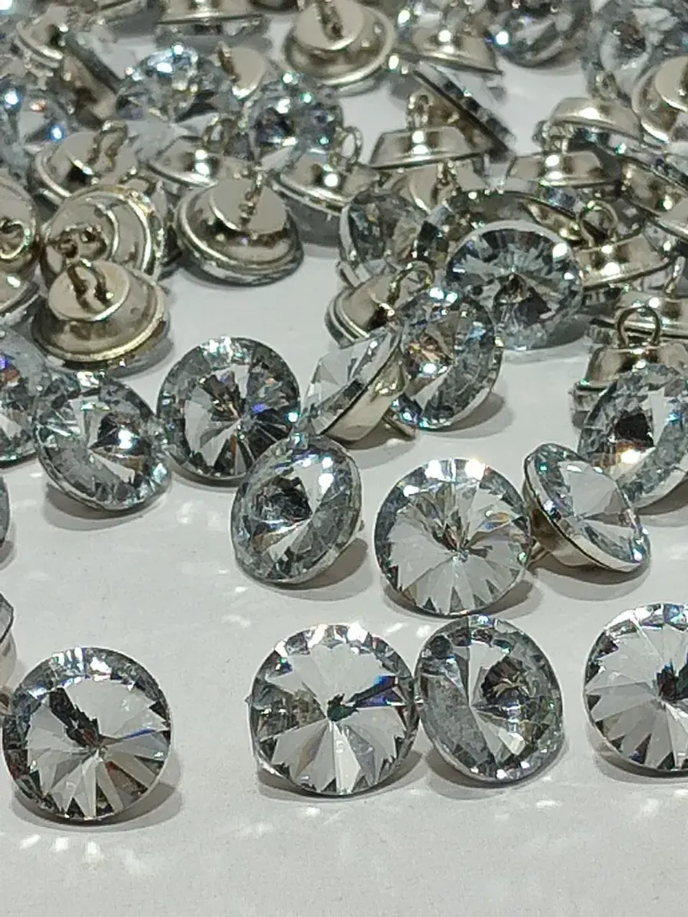 Декоративные стразы для дивана, кресел, пуговиц