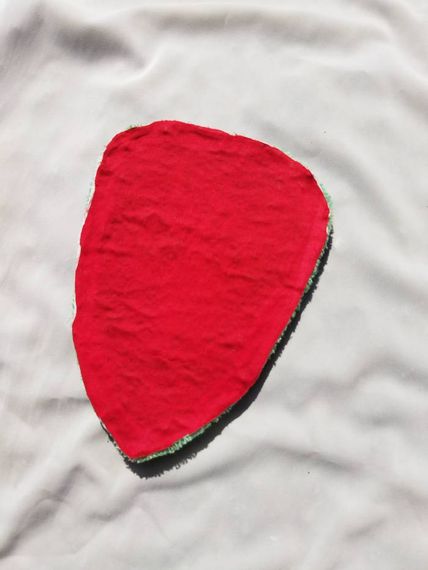 Dekorativ yadelli xalçası