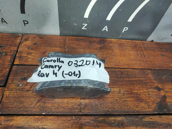 Колодки тормозные передние Corolla (E100) Новые ADT34285