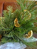 Композиция из хвои с апельсинами