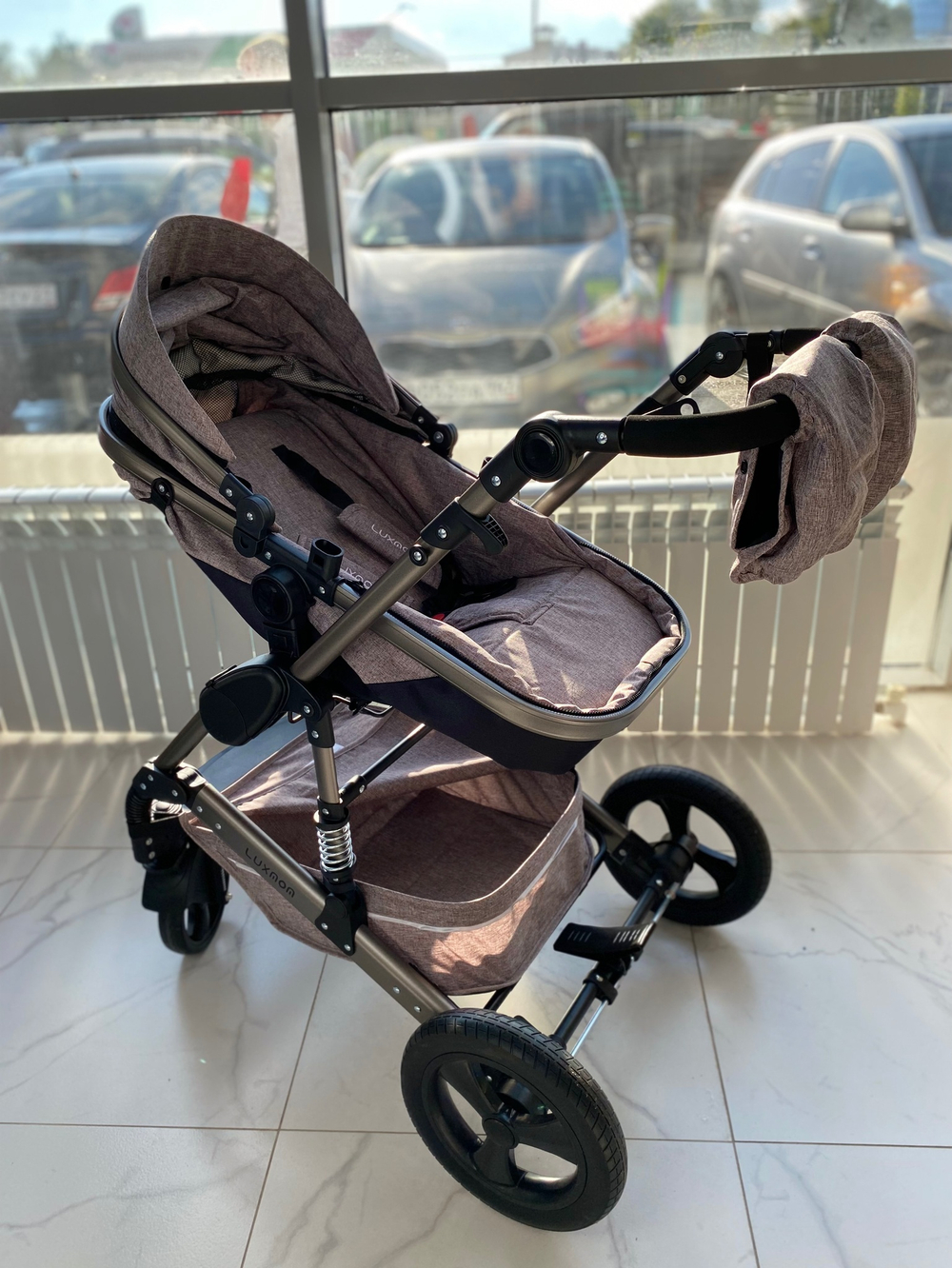Коляска-трансформер Luxmom 555 2в1 Коричневый текстиль Серебристая рама