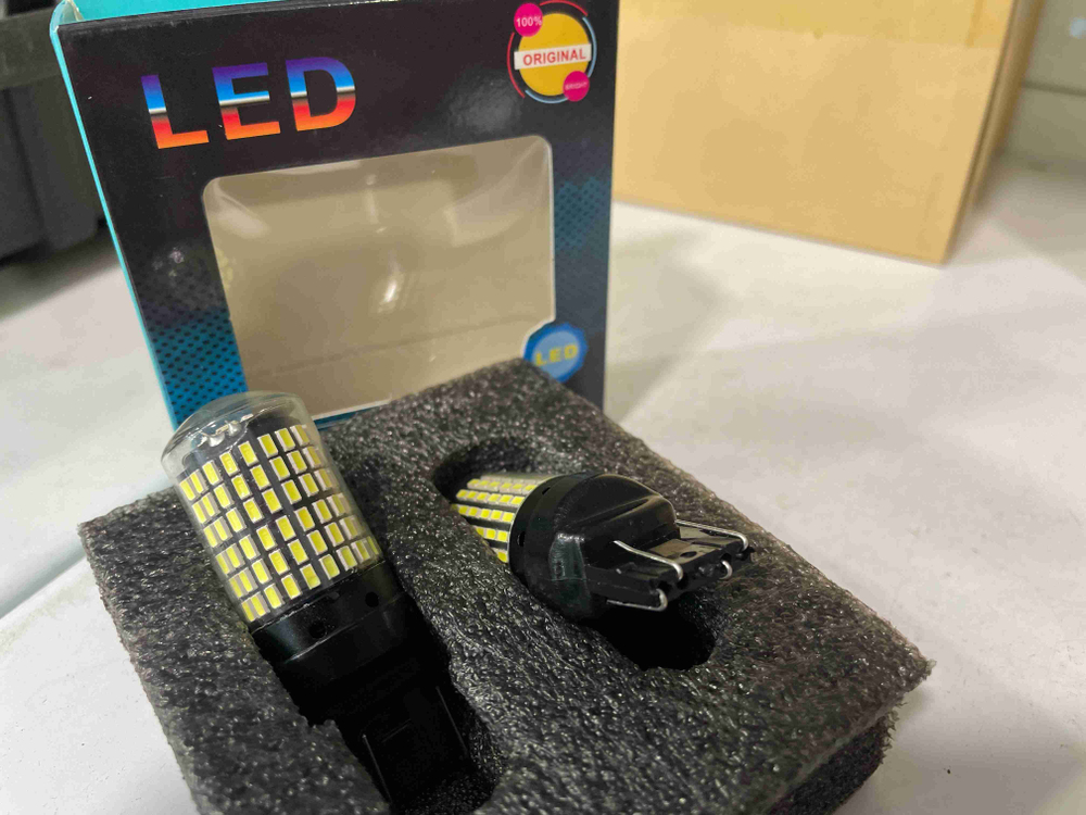 7443 (W21/5W) (T20) / Автолампа светодиодная (два контакта) (2 шт.)