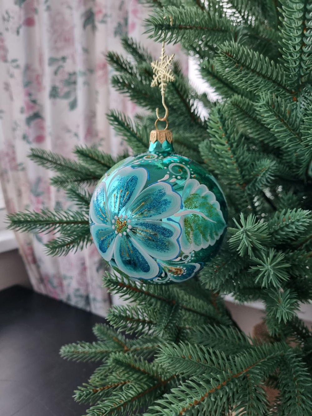 Шар стеклянный "изумрудные цветы" ручная работа