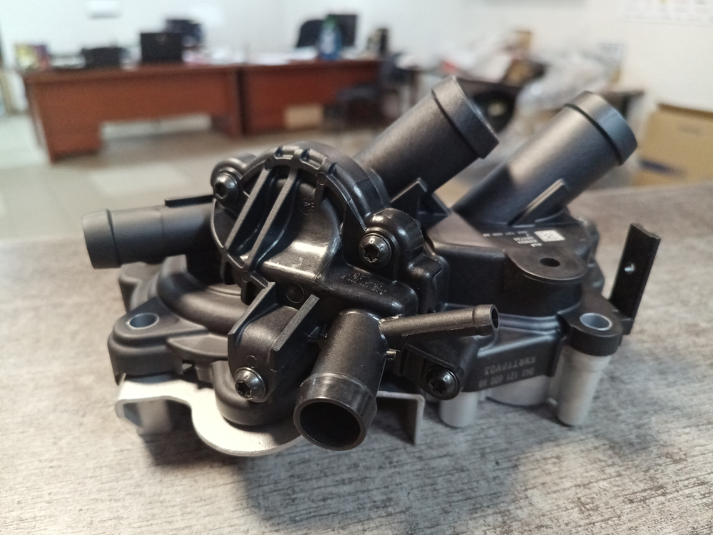 Помпа в сборе с термостатом 1.4T 1.6 VAG 04E121600