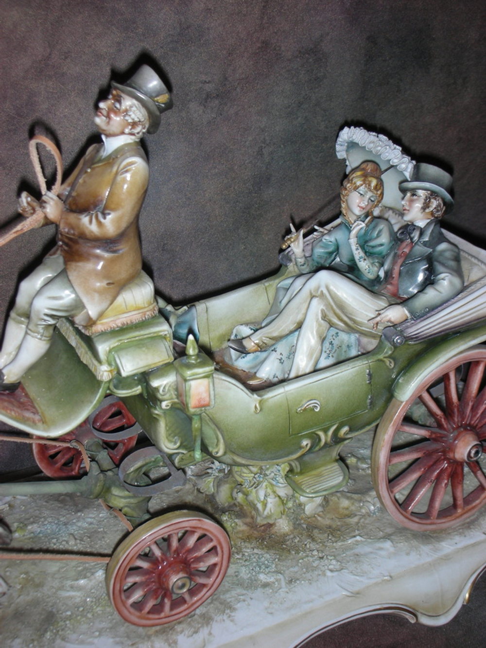 Статуэтка. Фарфор. Аллея влюблённых. Capodimonte. Италия