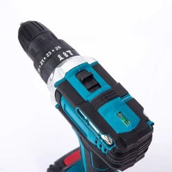 Шуруповёрт с двумя аккумуляторами.