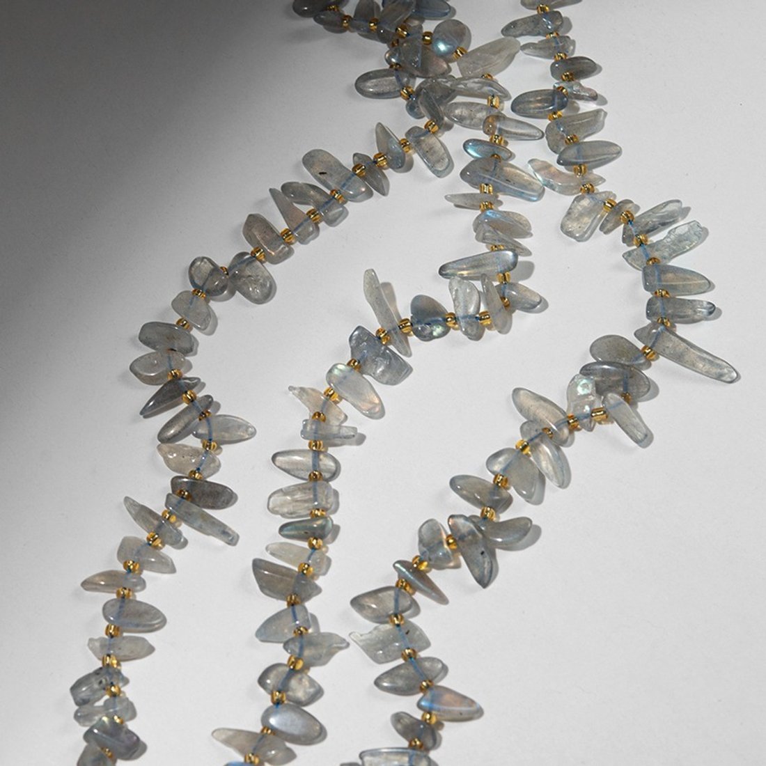 Лабрадор натуральный, перышки, 10-23мм