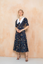 Платье с белым воротников