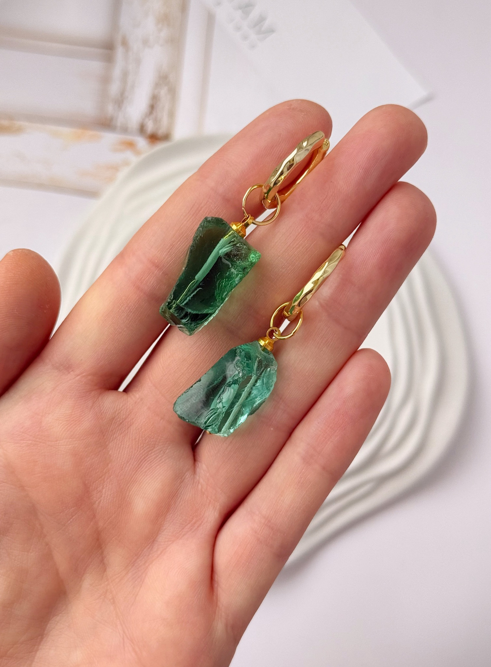 Серьги из изубрудного кварца