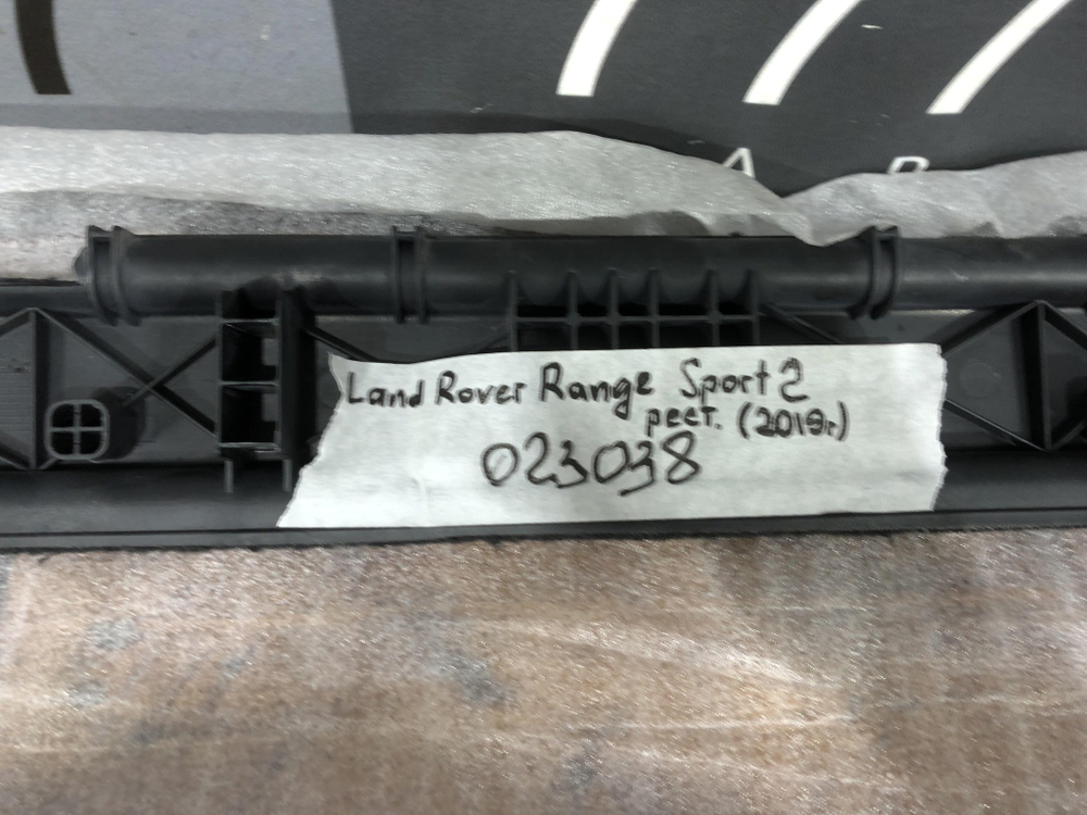Накладка пола багажника левая Range Rover Sport 2 БУ Оригинал LR061070