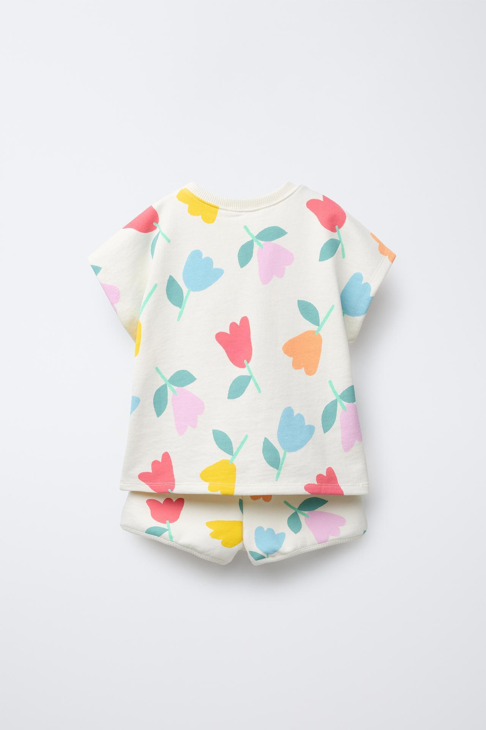 ZARA КОМПЛЕКТ ИЗ ШОРТОВ И ФУТБОЛКИ С ПРИНТОМ, ЭКРЮ