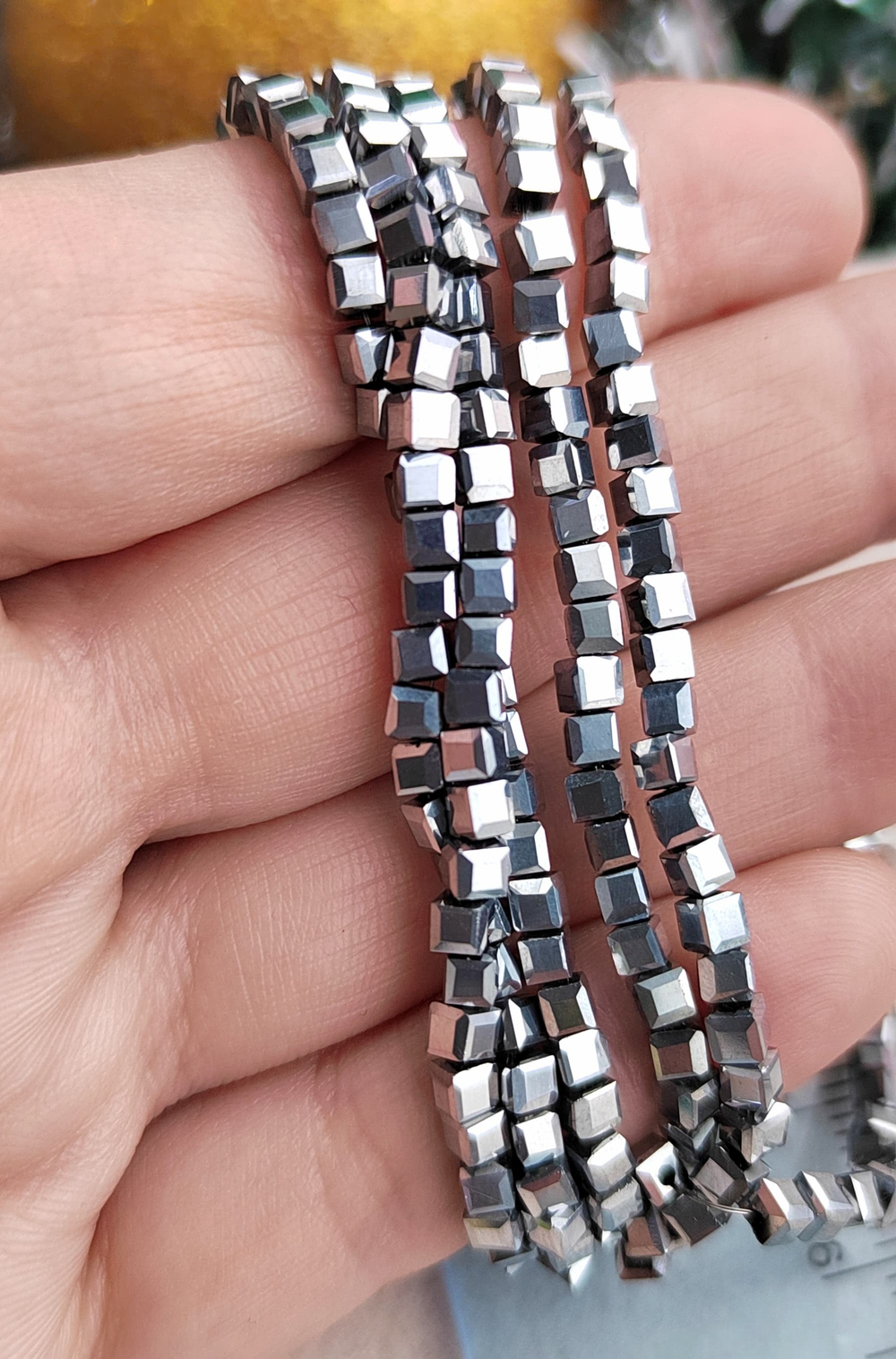 КБ96 Стеклянные кубики 3мм, серебристый, 27см