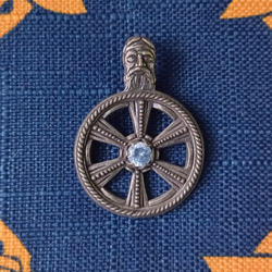 Подвеска. "Колесо Сварога" с камнем
